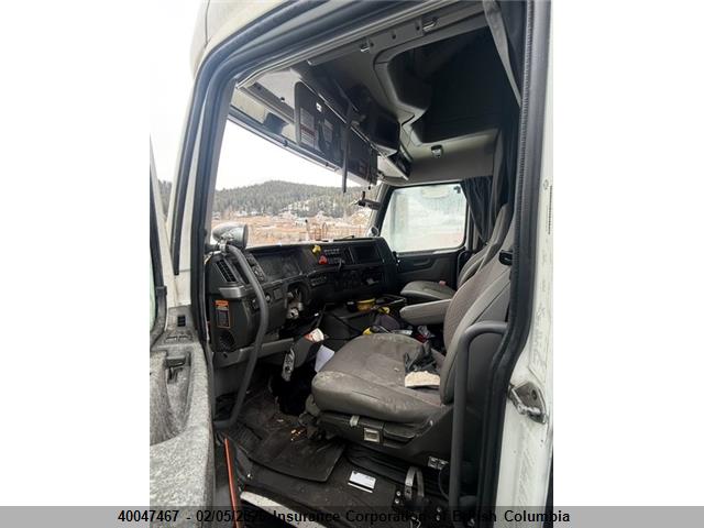 4V4NC9EH2RN656334 Volvo Vn L
