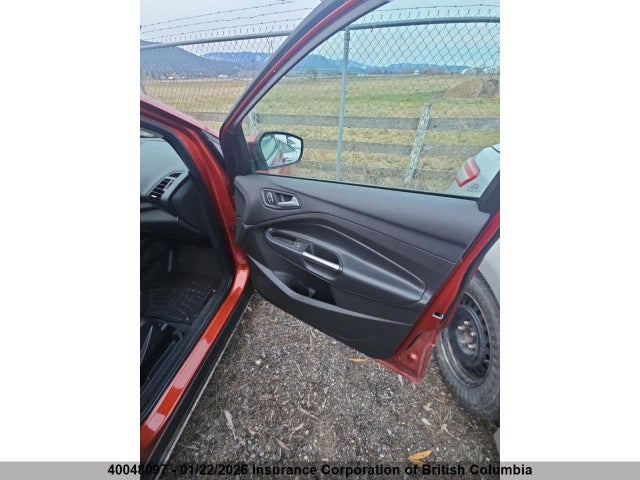 1FMCU9HDXKUB70564 Ford ESCAPE SEL