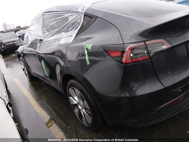 7SAYGAEE8RF072980 Tesla Model Y