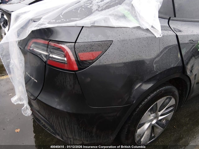 7SAYGAEE8RF072980 Tesla Model Y