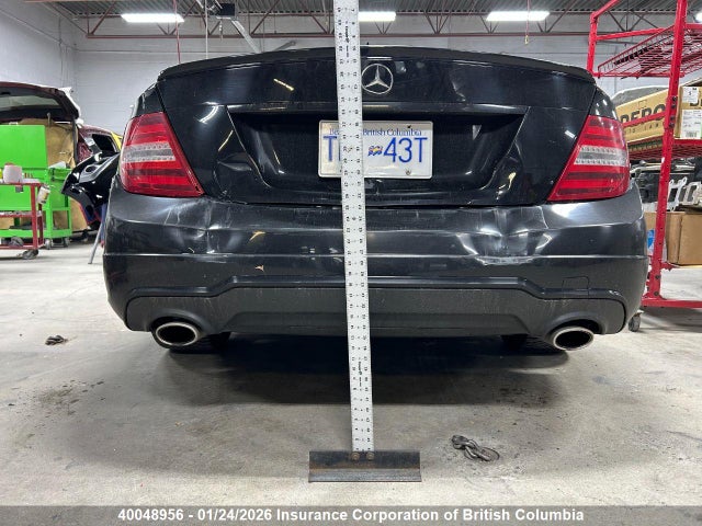 2013 Mercedes-benz C 350 4mati მანქანა იყიდება აუქციონზე, vin: WDDGJ8JB1DF943937, აუქციონის ნომერი: 40048956