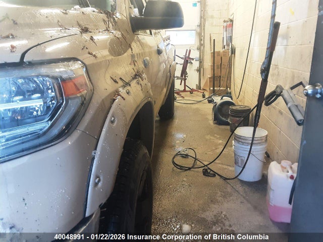 5TFUY5F18JX698762 Toyota Tundra Sr5 Plus 5.7l V8