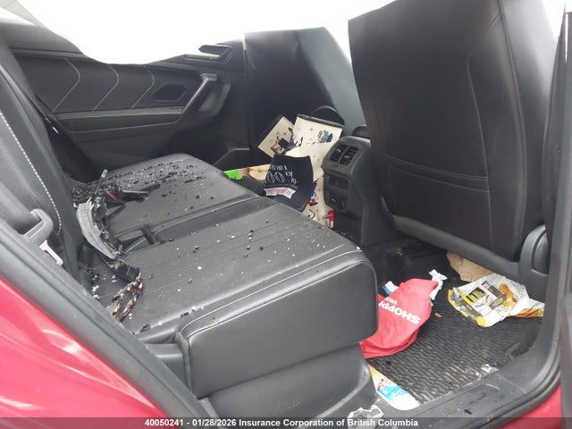 3VV2B7AX6NM091708 Volkswagen TIGUAN SE