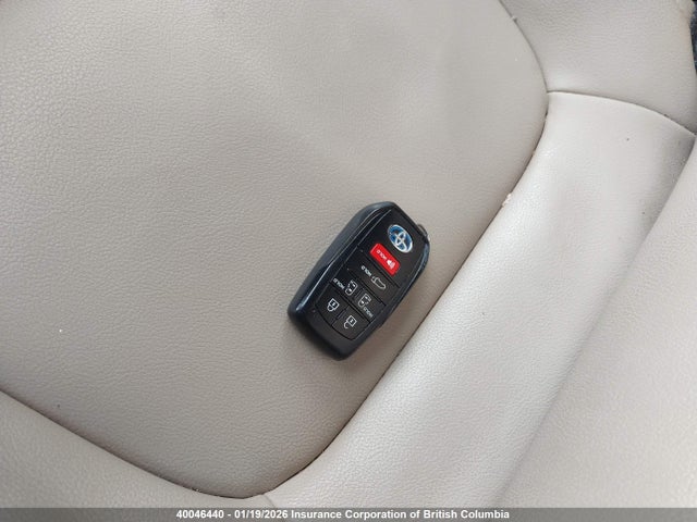 5TDGRKEC5NS108766 Toyota Sienna Le/xle/xse/limited/platinum