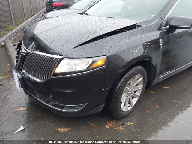 Lincoln MKT 2014 2LMHJ5NK6EBL54523 Image 2