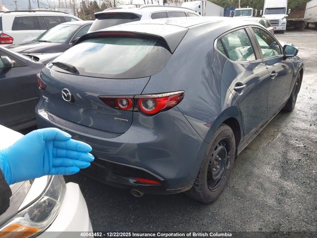 JM1BPBLM8R1655240 Mazda 3 Preferred