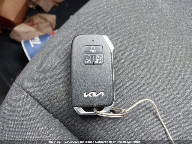 KNDNB5H3XR6425781 KIA Carnival Lx