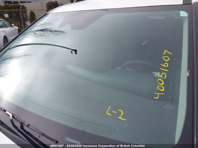 KNDNB5H3XR6425781 KIA Carnival Lx