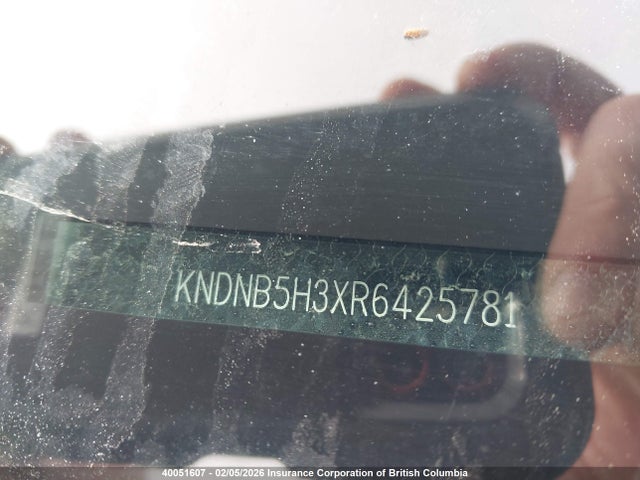 KNDNB5H3XR6425781 KIA Carnival Lx