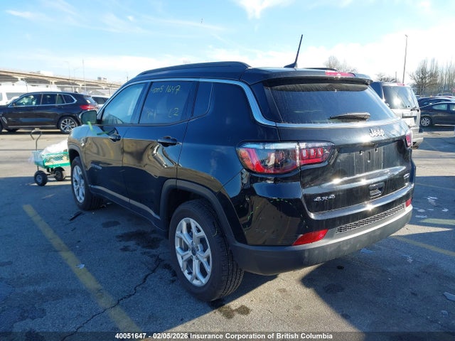 Jeep Compass Latitude 2025 3C4NJDBN1ST566094 Image 3