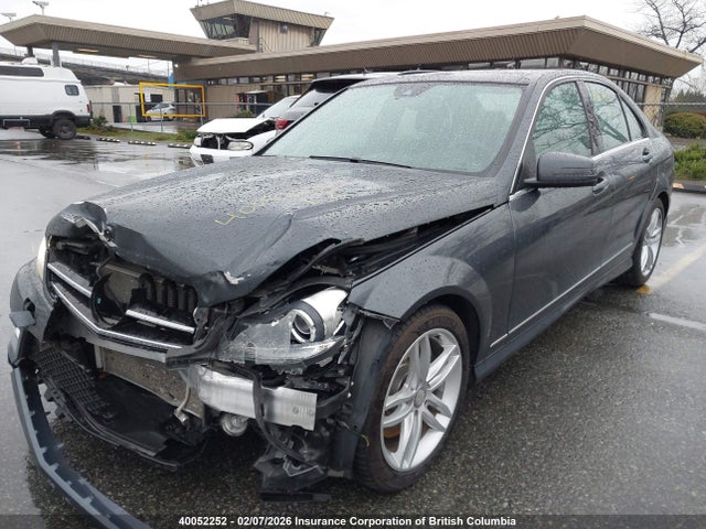 Mercedes-Benz C 300 4matic 2014 WDDGF8AB1EA962875 Image 2
