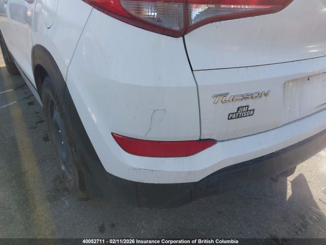 KM8J33A42HU428120 Hyundai TUCSON SE
