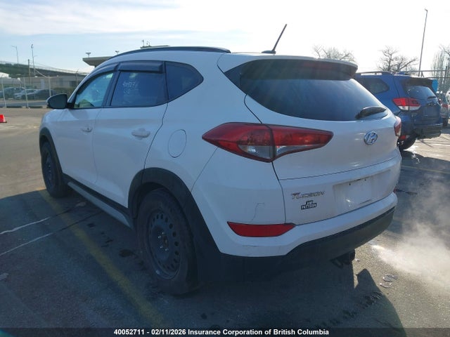 KM8J33A42HU428120 Hyundai TUCSON SE