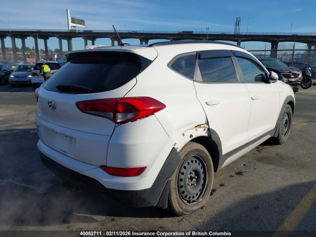 KM8J33A42HU428120 Hyundai TUCSON SE