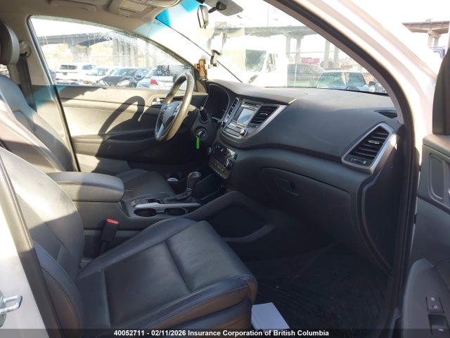 KM8J33A42HU428120 Hyundai TUCSON SE