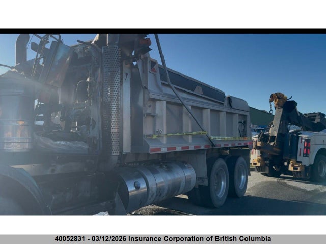 Auction sale of the 2015 Kenworth Construction T800, vin: 1NKDL40X4FR972992, lot number: 40052831