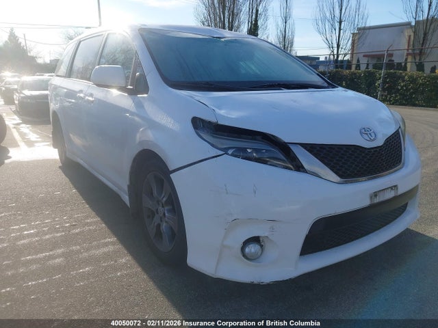 Toyota SIENNA SE 2016 5TDXK3DC8GS748422 Image 1
