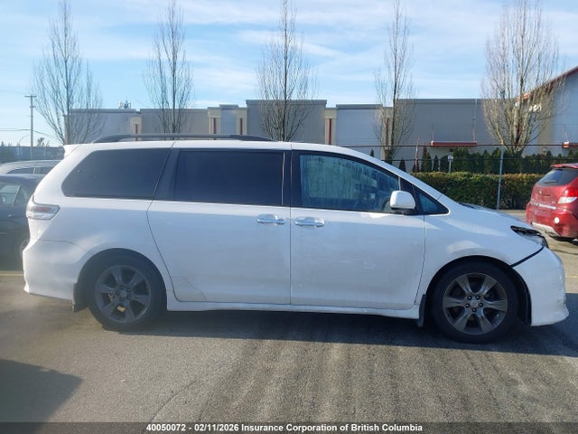 Toyota SIENNA SE 2016 5TDXK3DC8GS748422 Image 14