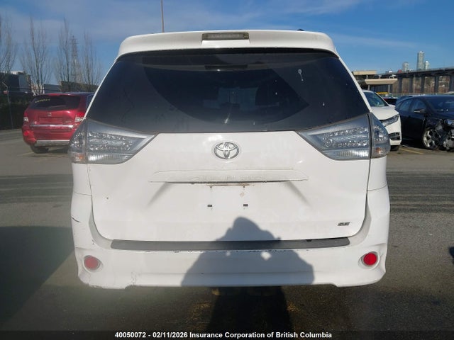 Toyota SIENNA SE 2016 5TDXK3DC8GS748422 Image 17