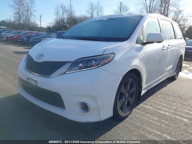 Toyota SIENNA SE 2016 5TDXK3DC8GS748422 Image 2