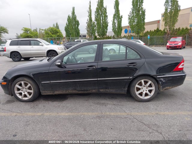 Продажа на аукционе авто 2005 Mercedes-benz C 230k Sport Sedan, vin: WDBRF40J95F703704, номер лота: 40051061