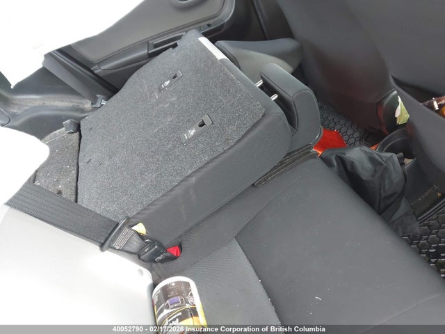 VNKKTUD35JA094942 Toyota Yaris L/le/se