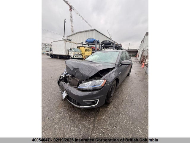 Volkswagen Golf 2018 WVWPR7AU4JW908366 Image 2