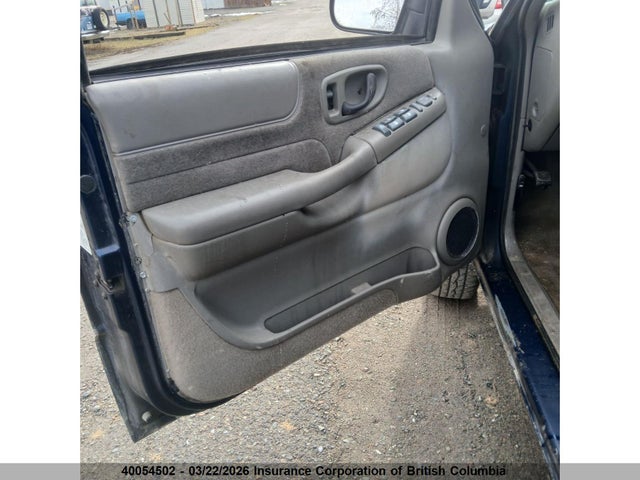 40054502 :رقم المزاد ، 1GNDT13W0Y2270304 vin ، 2000 Chevrolet Blazer مزاد بيع