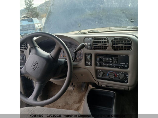 40054502 :رقم المزاد ، 1GNDT13W0Y2270304 vin ، 2000 Chevrolet Blazer مزاد بيع