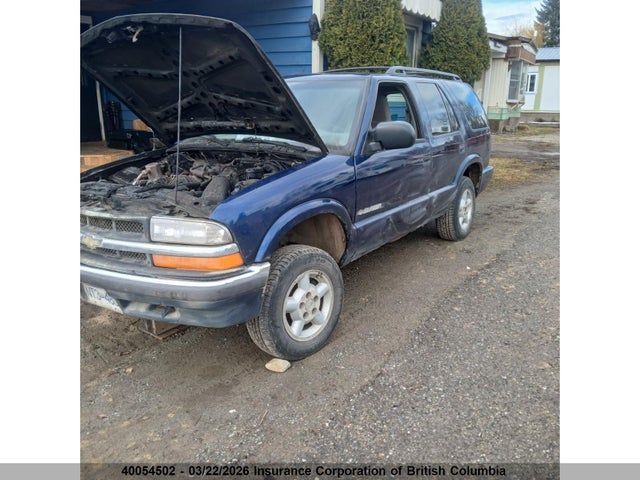 40054502 :رقم المزاد ، 1GNDT13W0Y2270304 vin ، 2000 Chevrolet Blazer مزاد بيع