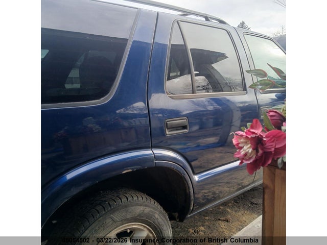 40054502 :رقم المزاد ، 1GNDT13W0Y2270304 vin ، 2000 Chevrolet Blazer مزاد بيع