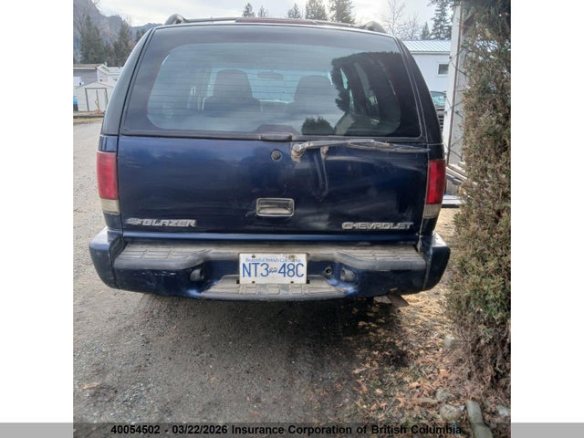 40054502 :رقم المزاد ، 1GNDT13W0Y2270304 vin ، 2000 Chevrolet Blazer مزاد بيع