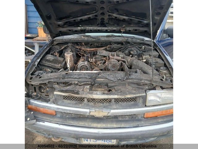 40054502 :رقم المزاد ، 1GNDT13W0Y2270304 vin ، 2000 Chevrolet Blazer مزاد بيع