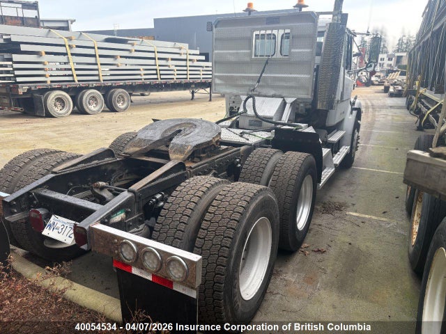 Продажа на аукционе авто 1999 Freightliner Medium Conventional Fl112, vin: 1FUYTWEB2XHA18630, номер лота: 40054534