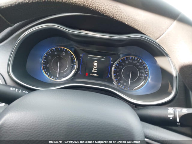 Chrysler 200 LX 2015 1C3CCCFBXFN729704 Image 7