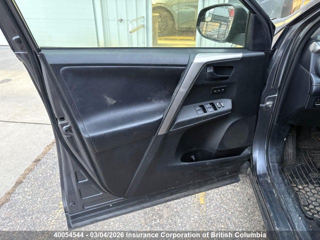 Toyota RAV4 2018 JTMRJREV3JD199682 Image 8