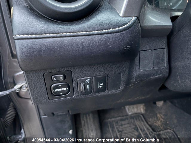 Toyota RAV4 2018 JTMRJREV3JD199682 Image 9
