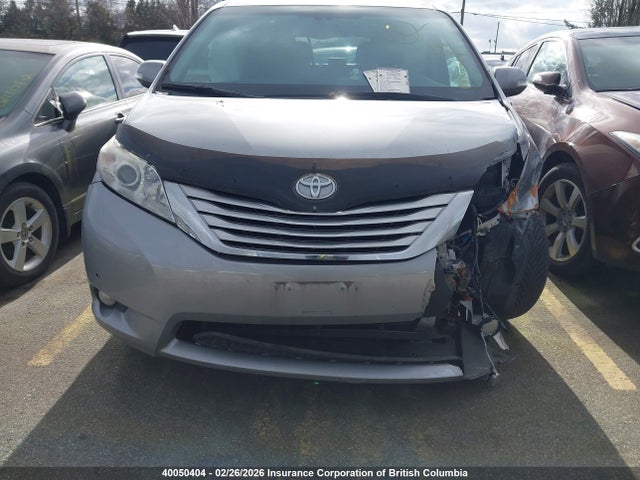 5TDYK3DCXES455946 Toyota Sienna Xle/limited