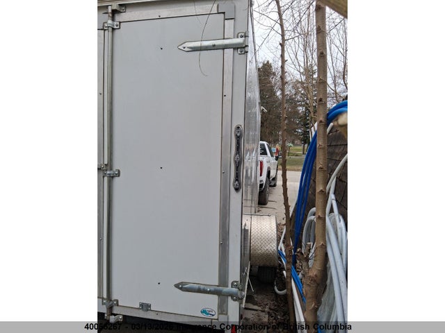 5NHURM210SF734915 Continental Cargo Box Trailer