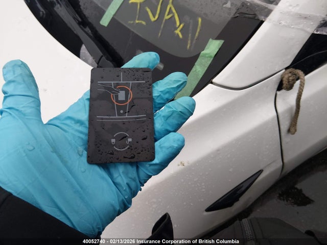 5YJ3E1EA8NF208982 Tesla MODEL 3