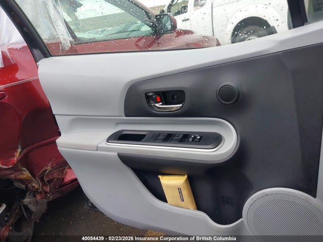 JTDKDTB39E1571008 Toyota PRIUS C