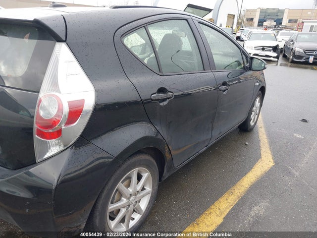JTDKDTB39E1571008 Toyota PRIUS C
