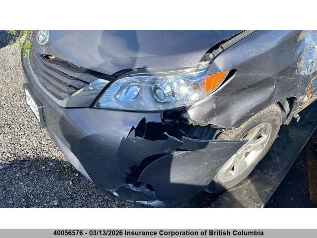 5TDKZ3DC4HS883498 Toyota SIENNA LE