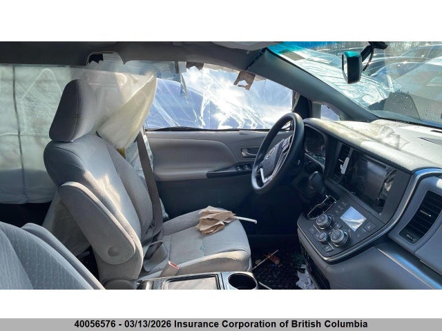 5TDKZ3DC4HS883498 Toyota SIENNA LE