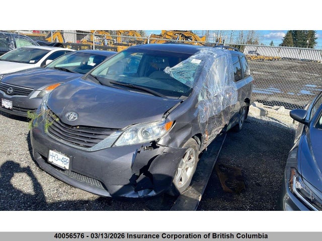 5TDKZ3DC4HS883498 Toyota SIENNA LE