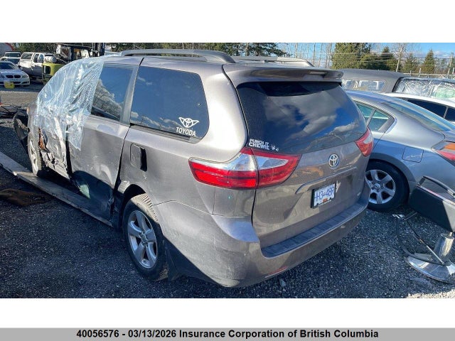 5TDKZ3DC4HS883498 Toyota SIENNA LE