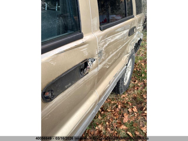 2000 Jeep Grand Cherokee Laredo მანქანა იყიდება აუქციონზე, vin: 1J4GW48SXYC176746, აუქციონის ნომერი: 40056849