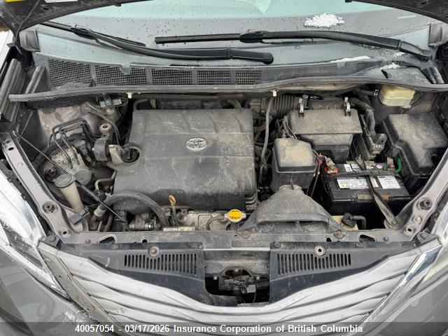 40057054 :رقم المزاد ، 5TDDK3DC0FS122946 vin ، 2015 Toyota Sienna Xle/limited مزاد بيع