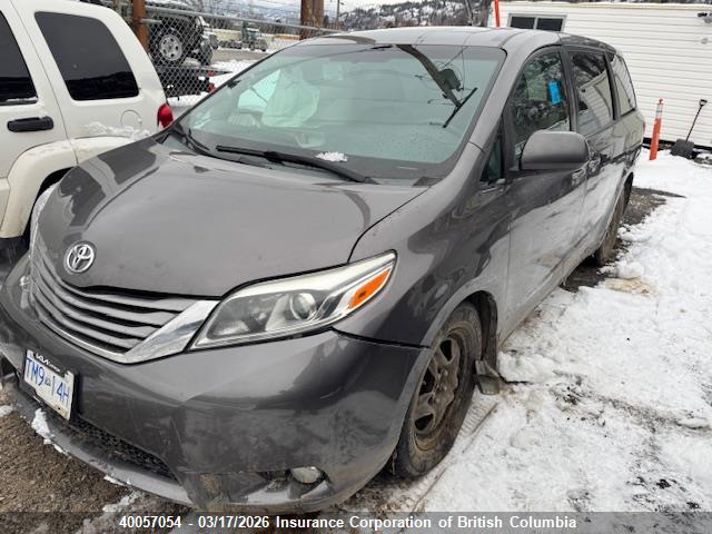40057054 :رقم المزاد ، 5TDDK3DC0FS122946 vin ، 2015 Toyota Sienna Xle/limited مزاد بيع