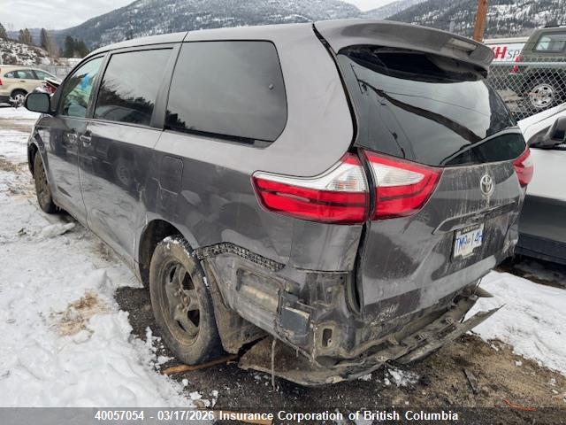 40057054 :رقم المزاد ، 5TDDK3DC0FS122946 vin ، 2015 Toyota Sienna Xle/limited مزاد بيع